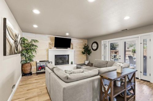 1900 Foxtail Ct, Turlock CA  95382-2890 exterior