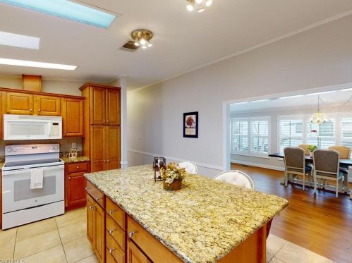 1041 Silver Lakes Blvd, Naples FL  34114-9334 exterior