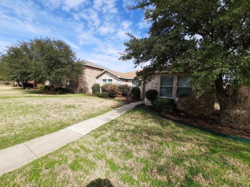 2816 Amber Waves Ln, Lancaster TX  75134-2369 exterior
