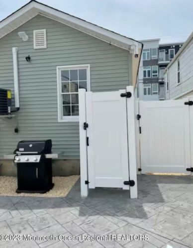 318 Hamilton Ave, Pelican Island NJ  08751-2324 exterior