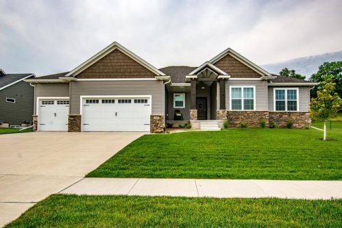 945 Tamarac Ln, Robins IA  52328 exterior