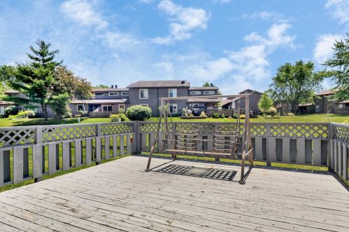 1815 Springvale Dr, Crown Point IN  46307-1083 exterior