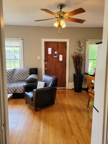 245 173rd St, Hammond, IN 46324-2564