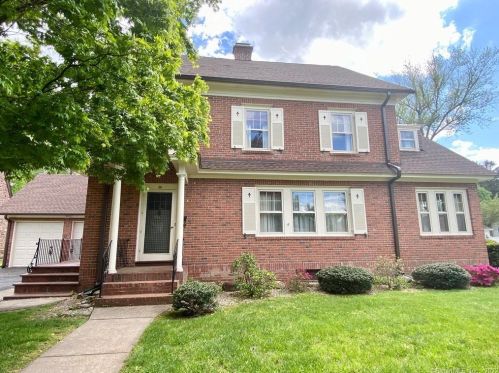 56 Church St, Windsor Locks, CT 06096-2331