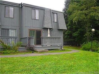 130 Trolley Xing Ln, Middletown CT  06457-5849 exterior