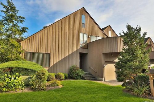 15 Rockhagen Rd, Thornwood, NY 10594-2127