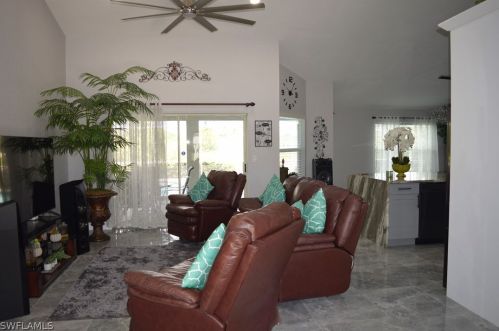 3 12th Ct, Cape Coral, FL 33909-2601