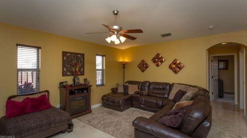 20 Crestwood Cir, Lehigh Acres FL 33936-5900 exterior