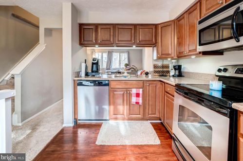 8629 Kenosha Ct, Lorton VA  22079-3045 exterior