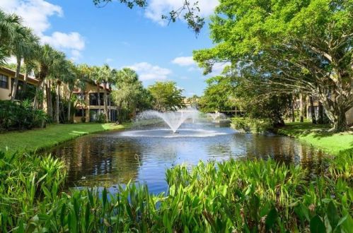 6253 Aspen Glen Ln, Boynton Beach FL  33437-1810 exterior