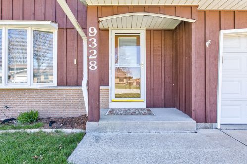 9328 Joyce Ave, Milwaukee, WI 53224-1321