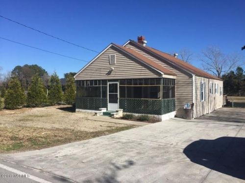 925 Church St, Newport, NC 28570-9679