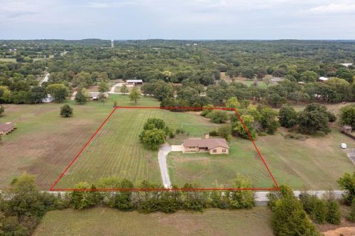 101 Rawhide Trl, Denison, TX 75021-4225