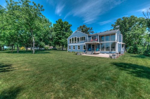 7 Birkmose Park, Hudson WI  54016-2286 exterior