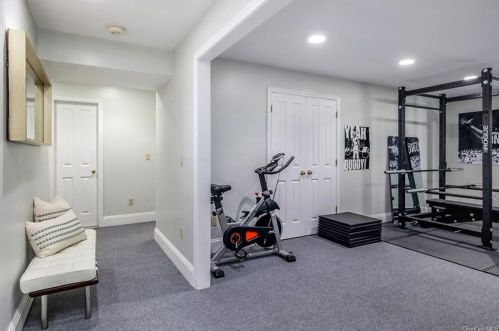 10 Reynal Xing, Scarsdale NY  10583-7414 exterior