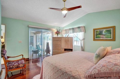 920 203rd Ave, Hollywood FL  33029-3439 exterior