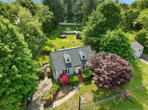 586 Vauxhall Street Ext, Waterford, CT 06385-4304