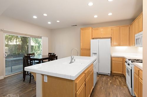 32488 Guevara Dr, Temecula CA  92592-2802 exterior