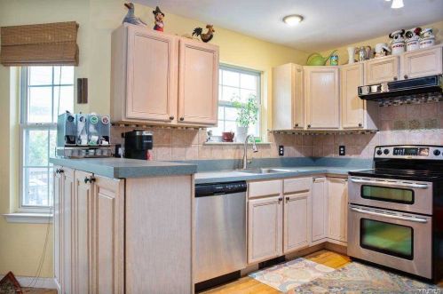 2 Laura Ct, Mount Sinai NY  11766-2360 exterior