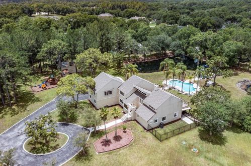 17320 Whirley Rd, Lutz FL  33558-4827 exterior