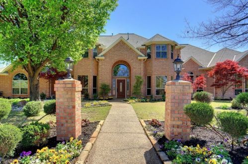 1305 Oak Dr, Lewisville TX  75028-3604 exterior