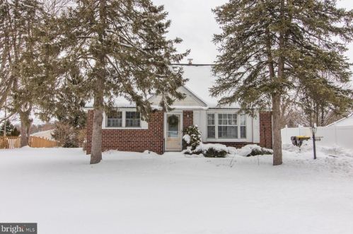 418 Maiden Ln, Norristown, PA 19406-1805