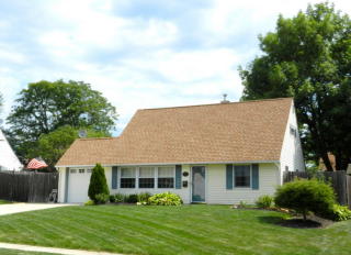74 Cobalt Ridge Dr, Levittown, PA 19057-1623