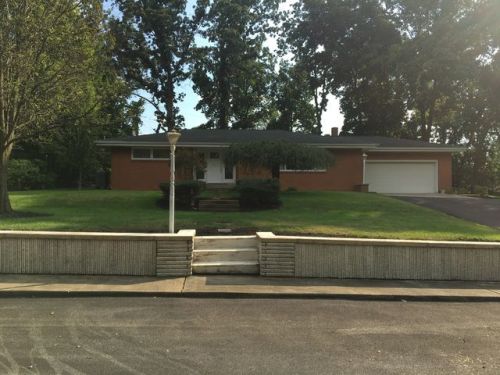 960 Schlaegel Dr, Zanesville, OH 43701-1160