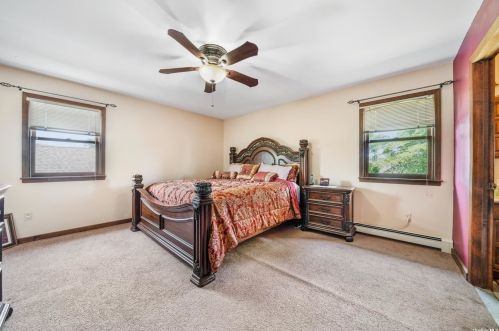 24 Gary St, North Lindenhurst NY  11757-3841 exterior