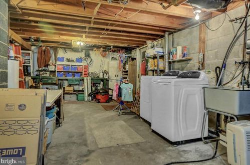 541 Old Orchard Ln, Camp Hill PA  17011-1829 exterior