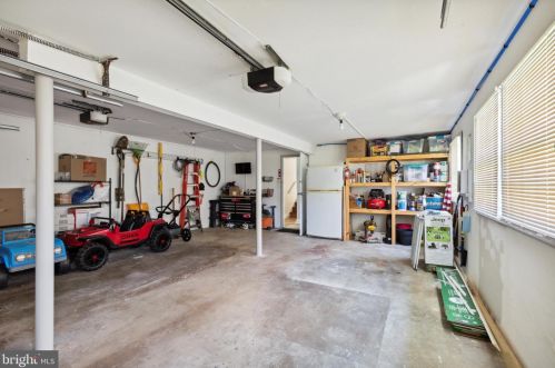 304 Pheasant Dr, Huntingdon Valley PA  19006-3038 exterior