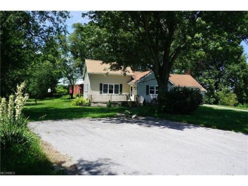 6339 Pinedale St, Hartville, OH 44632-8875