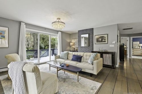 8 Abbott Ave, Ridgefield CT  06877-4407 exterior