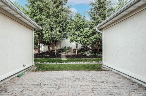 13 Ayers Ct, Metuchen NJ  08840-1172 exterior