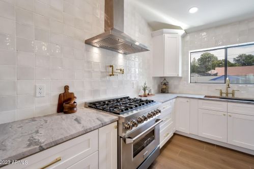 8001 11th Ave, Phoenix AZ  85021-5626 exterior