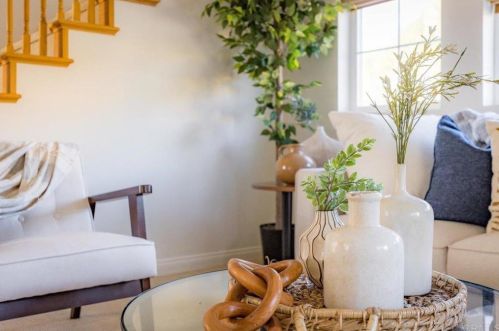 7507 Mona Ln, San Diego CA 92130-5621 exterior