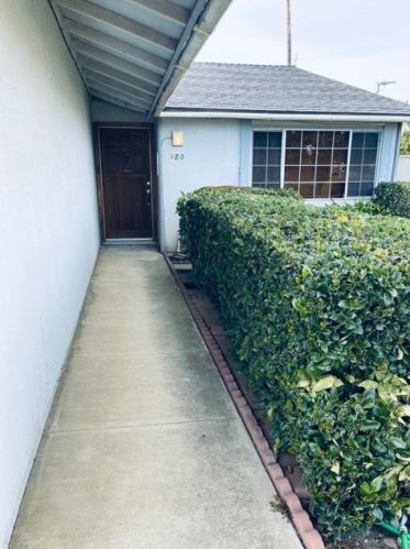 180 Miller Rd, Hollister, CA 95023-3312