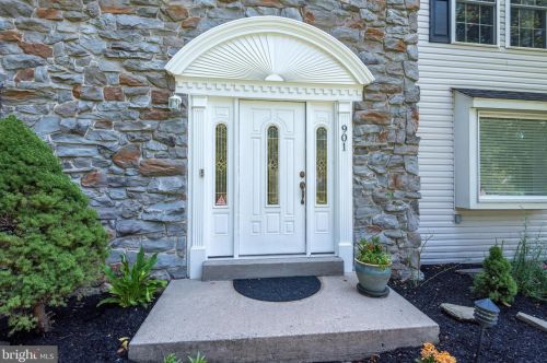901 Van Sant Ln, Prospectville, PA 19002-5054