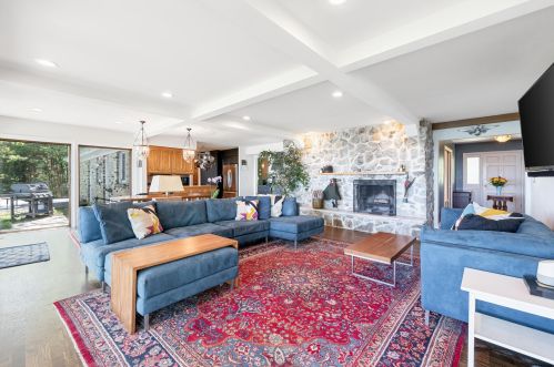 13328 Lakewood Dr, Thiensville WI  53097-2409 exterior