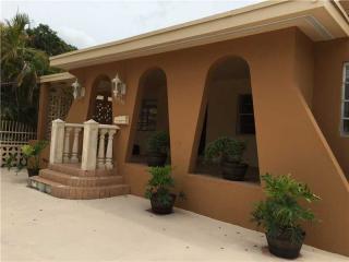 2938 18th St, Miami, FL 33145-1916