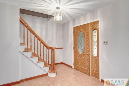 49 Bosko Dr, East Brunswick, NJ 08816-4544