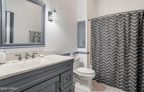 49 James F Byrnes St, Beaufort SC 29907-1940 exterior