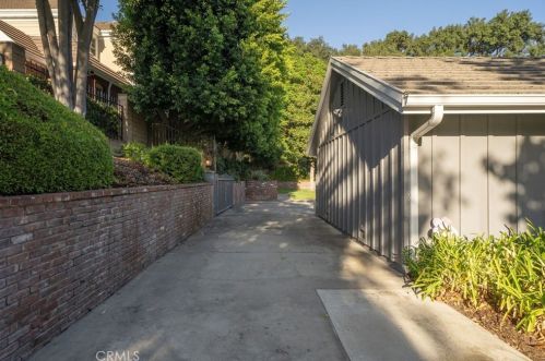 1022 Oak Canyon Ln, Glendora CA  91741-2256 exterior