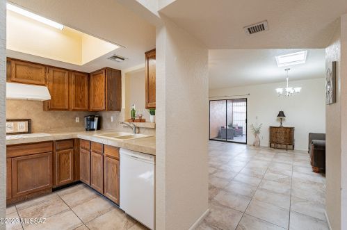 2486 Ironwood Ridge Dr, Tucson, AZ 85745-1370