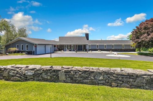126 Merrimac Dr, Bridgeport CT  06611-1742 exterior