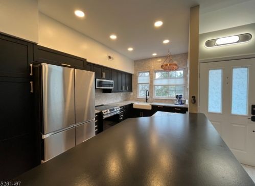 36 Birchwood Rd, Bedminster NJ  07921-1911 exterior