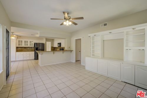 26520 Mistletoe Ct, Santa Clarita CA  91355-3525 exterior