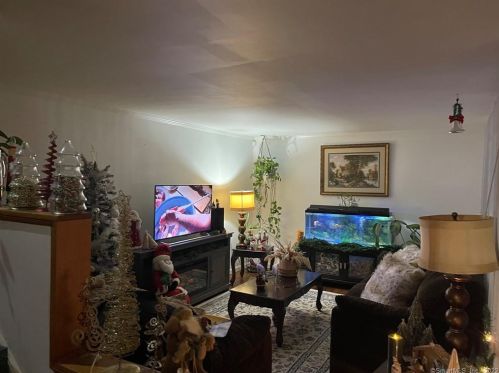 165 Greenfield Dr, Bridgeport, CT 06606-4431