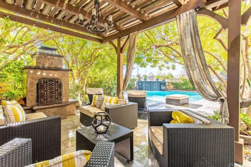 26619 Heirloom Pl, Santa Clarita, CA 91350-5728