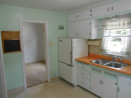 1164 Kellogg St, Green Bay, WI 54303-3015
